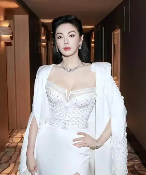 张雨绮一种霸气女总裁的魅力