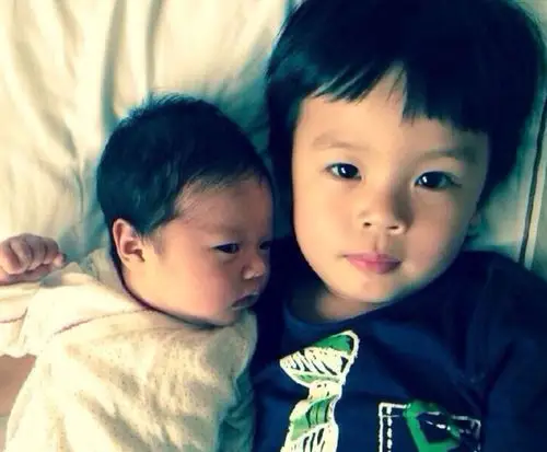 孙俪邓超基因太强大,一家四口近照曝光,父母和儿女共用一张脸