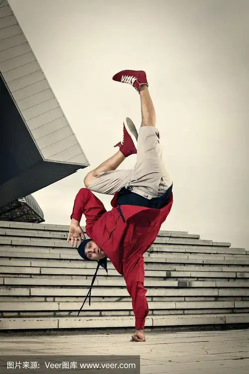 街舞舞者单手站立