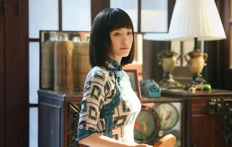 秋蝉李小冉旗袍装上线 叶冲妈妈穿出属于自己的韵味