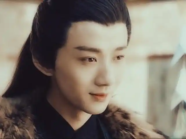 "宋岚"李泊文古装温润如玉,换上西装的他,却化身霸道总裁