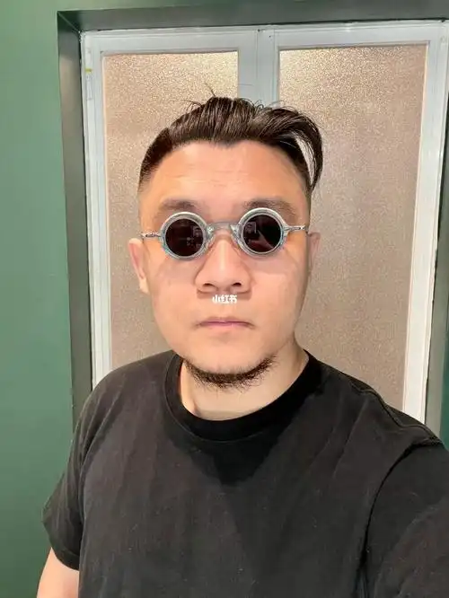 疫情居家两个月,一直没刮下巴的胡子,但长得还是不够茂密,还有必要留