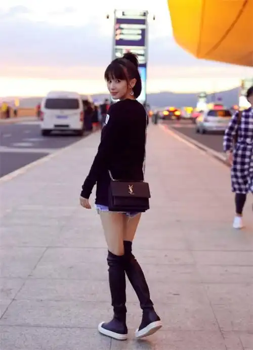 150女生尽量不要穿打底裤配过膝靴,学王子文这样穿,显瘦又显高