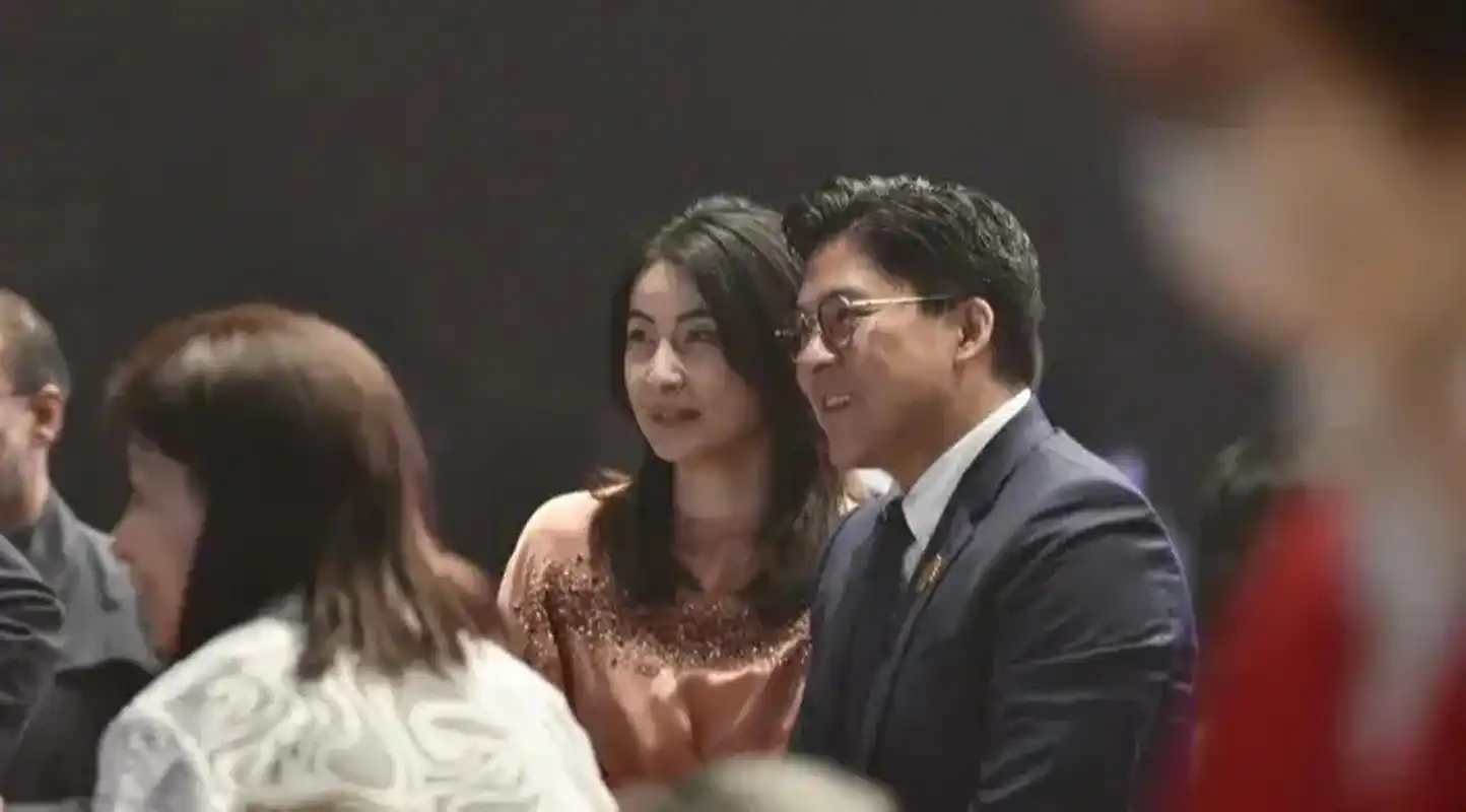 霍启刚郭晶晶和霍启山一起出席十大中文金曲颁奖典礼!