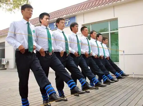 天津永安公墓高标准训练礼仪兵堪比"国旗护卫队"