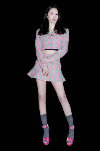 谭维维倾力助阵体育嘉年华动感歌声助力体育健儿