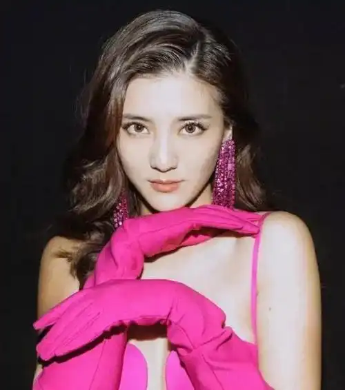 曾被闺蜜指已秘密结婚,急发文澄清|吴千语|周扬青_网易订阅