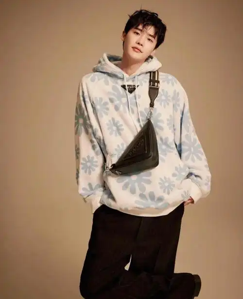 人间理想型李钟硕inprada