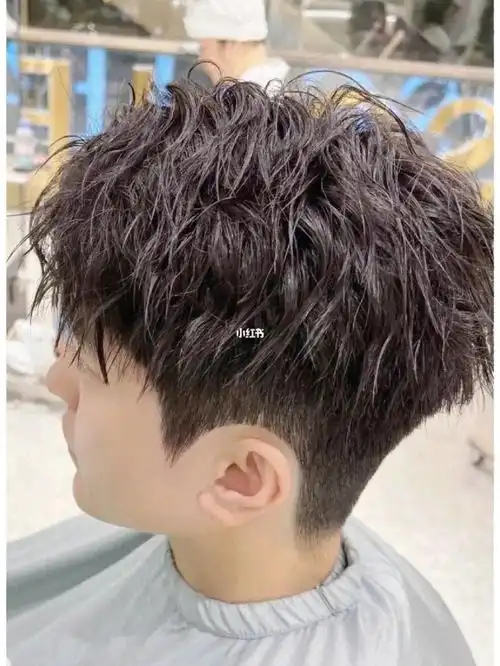 烟花烫|||摩根烫|||男生秋冬凌乱蝴蝶烫适合任何脸型的男生秋冬烫发