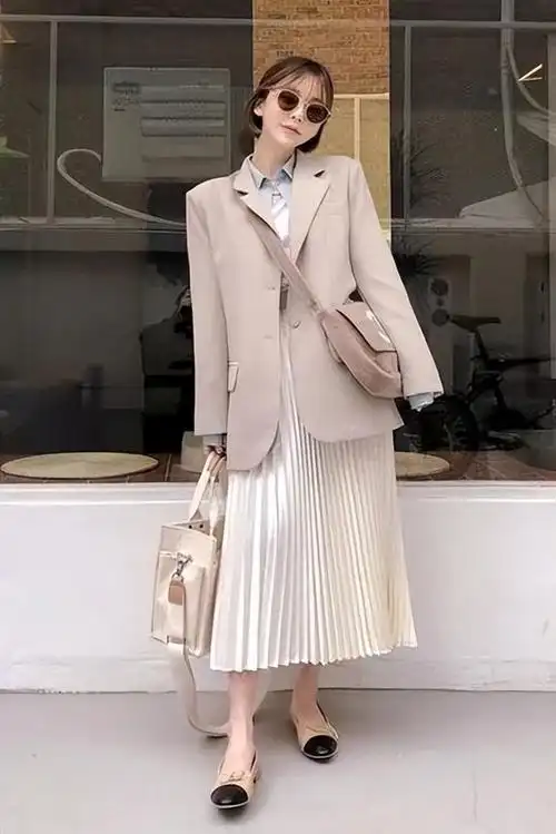 春天混搭cp来了西装裙子就很适合职场女性通勤时髦