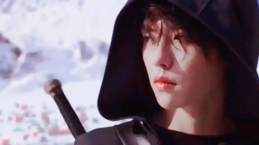 沙海里的雪山回眸