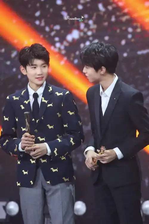 王俊凯王源微博之夜官宣#我们凯源已经一起参加了好多年的微博之夜啦