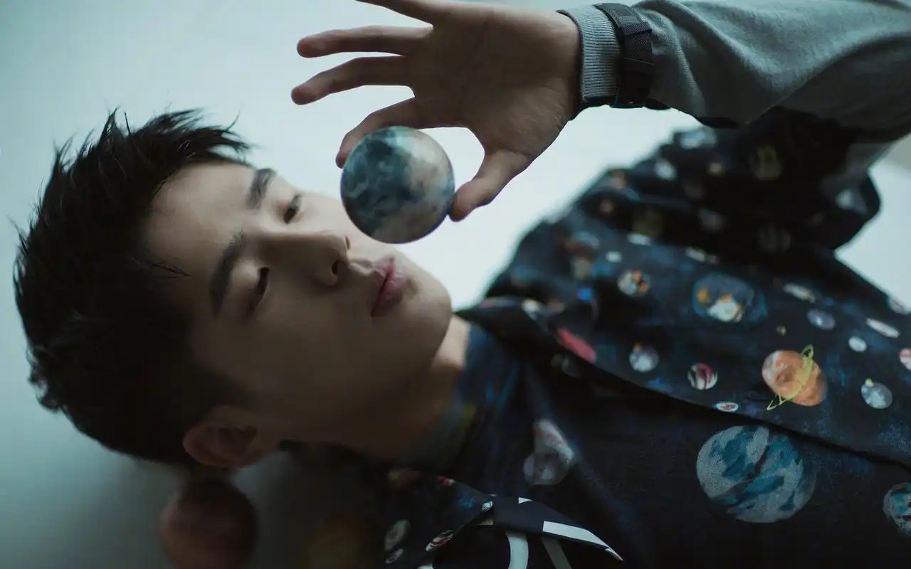 刘昊然时尚帅气高清桌面壁纸