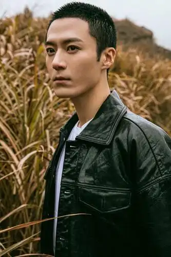 茅子俊寸头皮衣桀骜不羁 展现型男魅力-搜狐大视野-搜狐新闻