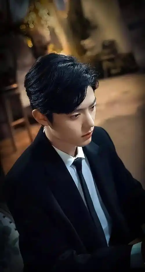 原创余生花絮肖战被顾魏的邪魅一笑给害羞的落荒而逃