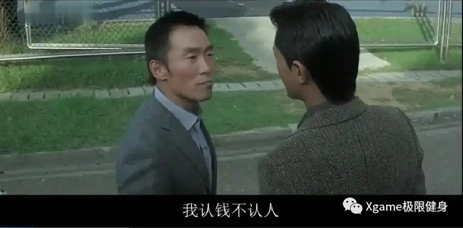 56岁的郑浩南坚持身材管理,如今年近6旬依旧肌肉在线,佩服