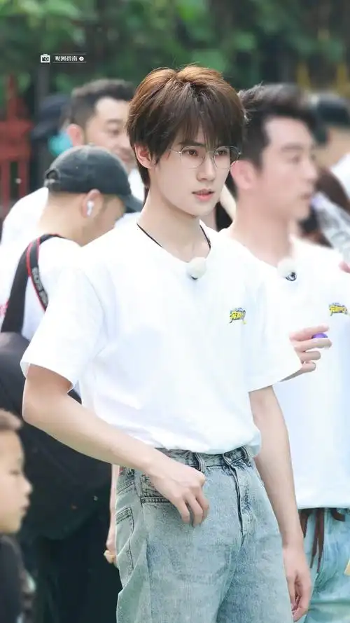 张真源跑男陪小朋友打篮球