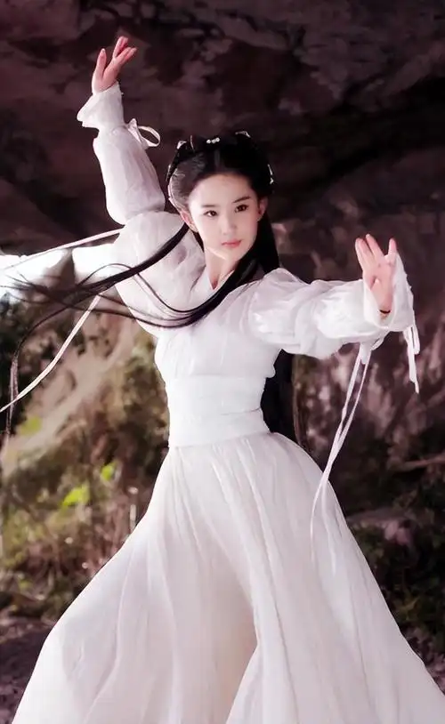 刘亦菲泰国行引爆网络,从接机热潮到"改运说"背后的真相|小龙女|女