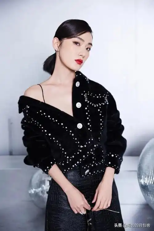 内地90后美女演员—洪爽,身材一流,短发的她超霸气