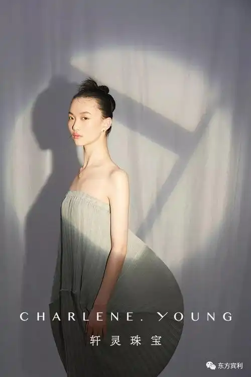 摄影 johnny wong化妆 chong liu造型 mia制片 ran lee助理 lifeng