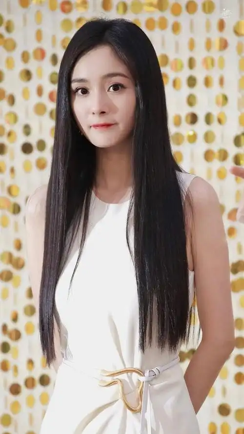 杨幂黑长直真的绝美!__财经头条