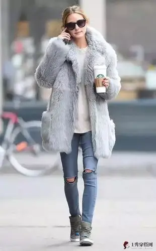 她已经57岁了,可是全世界的女人都在学她穿衣服!