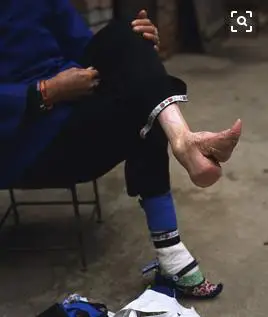 不裹脚就嫁不了男人