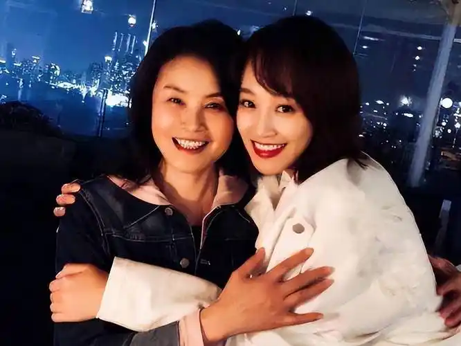 "野心招黑"蓝盈莹:亿万身家不输王思聪,曾逼哭吴昕扇李佳航耳光_白冰