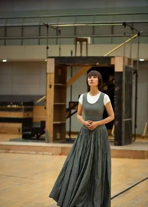 波波头短发造型这样剪,奔三奔四的女生都能年轻20岁,美丽动人_袁泉_女