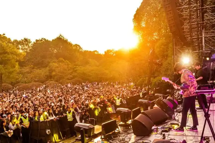 67图丨西湖音乐节现场为期三天三夜的西湖音乐节,引爆了杭州太子湾