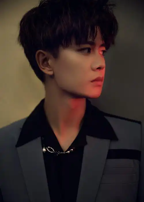 任嘉伦光影帅气写真图片56