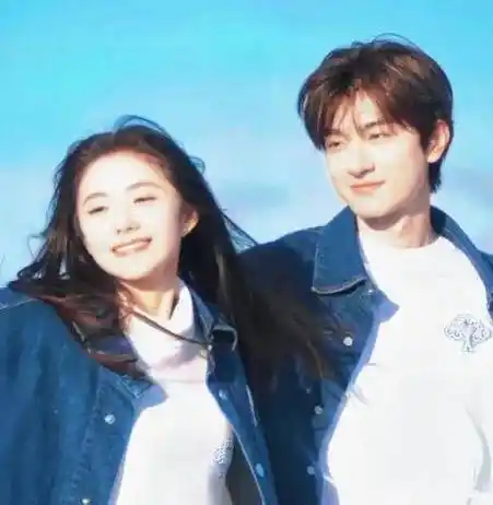 虞书欣恋情曝光,男友竟然是小4岁的他?