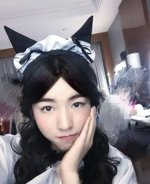 有颜任性!王俊凯女装软萌妩媚自由切换