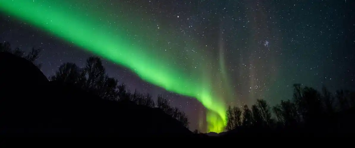 蓝色和紫色的天空 极光 星空风景3440x1440壁纸