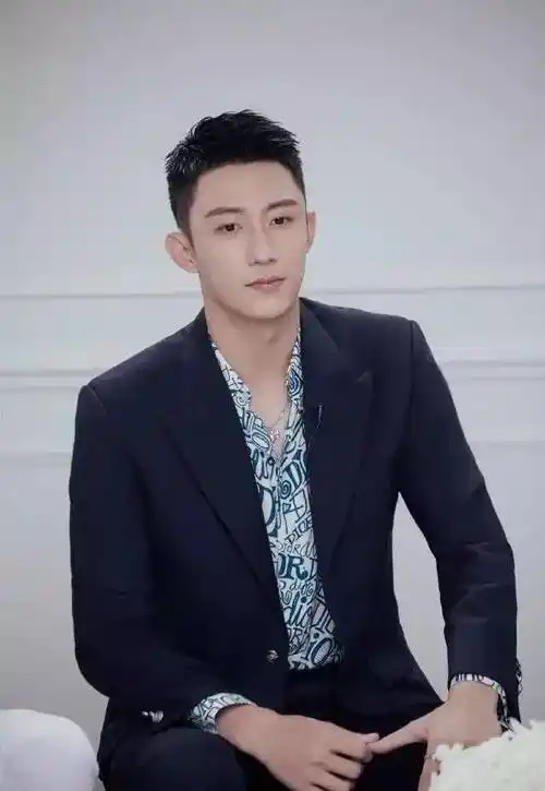 黄景瑜又上热搜!