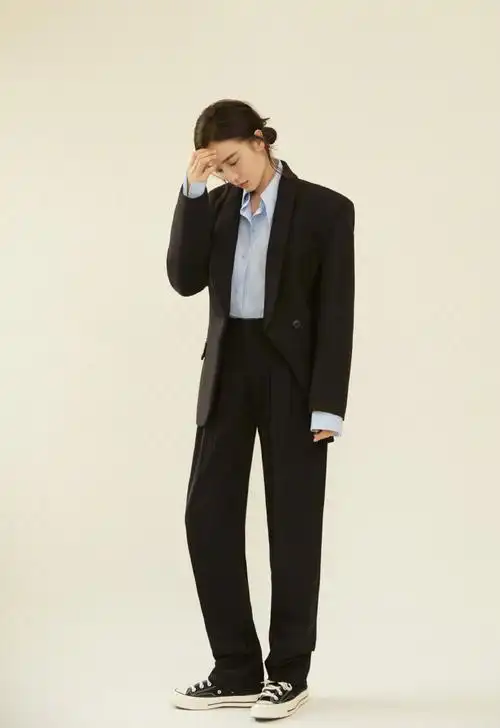 宋佳黑色西装优雅写真图片13