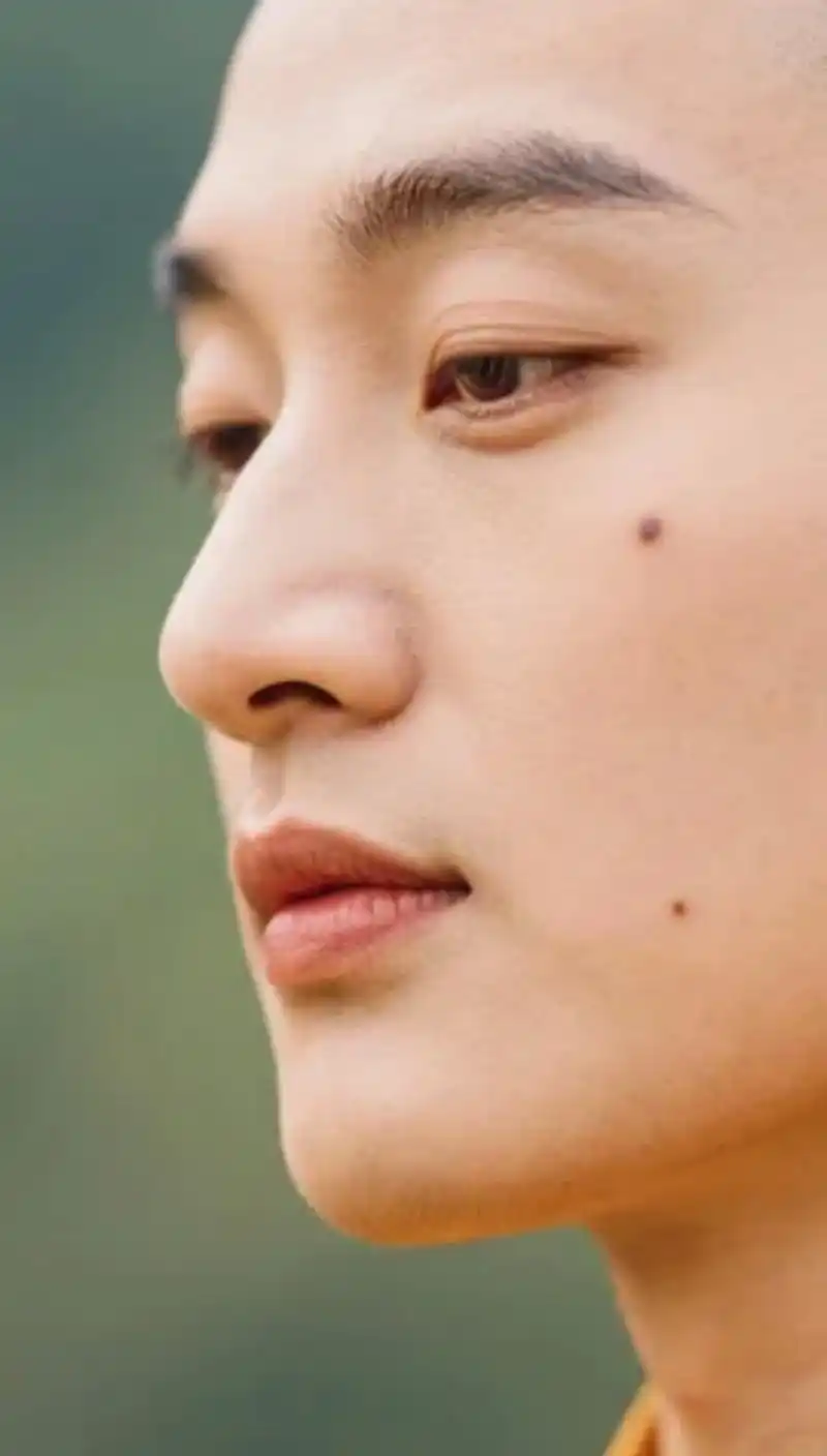 地藏王揭示:下巴长痣与前世福德紧密相连