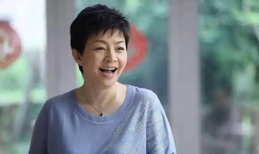 退休后大办生日宴,众星云集为宋丹丹祝福,《家有儿女》再次齐聚