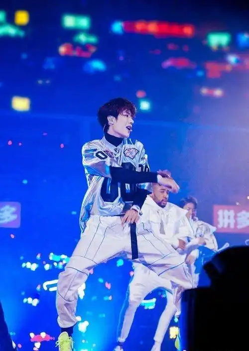 王一博跳舞的样子才是真正的发出宝藏般的光芒