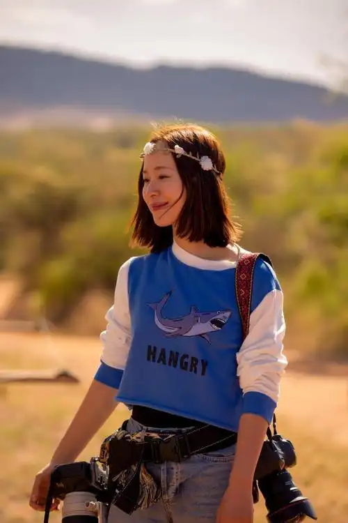 探路者x江一燕联名款"燕尾蝶"限量首发