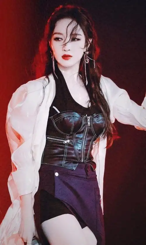 2009年5月21日,以sisters(孟佳,sarah,黄以霏,王霏霏,禹惠林)组合身份