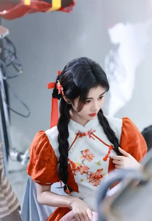 240203 鞠婧祎惊艳亮相,2024年与王者荣耀携手开启峡谷新篇章!