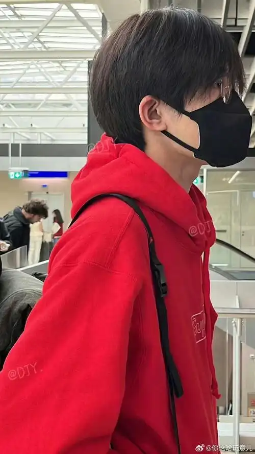 帅得太超过了宝    cr.logo#易烊千玺积家全球代言人