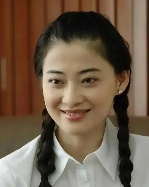 她是"最蠢"女演员,为前夫倒贴全部身家,再次闪婚成最