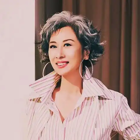 叶蒨文丨岁月从不败美人