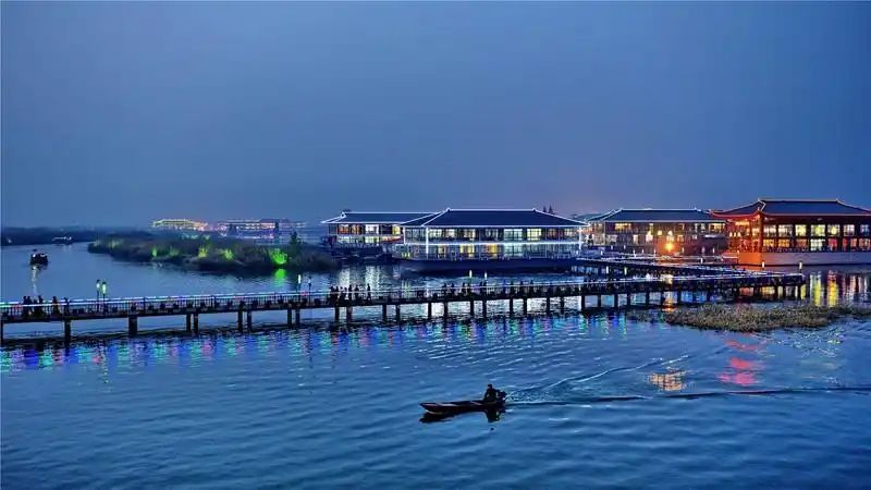 长荡湖水街. by 常州市旅游局