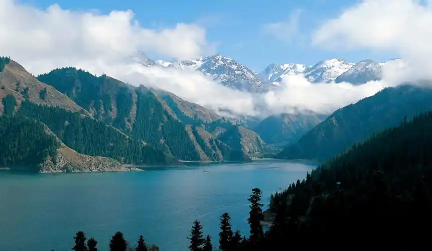 新疆天山天池美景