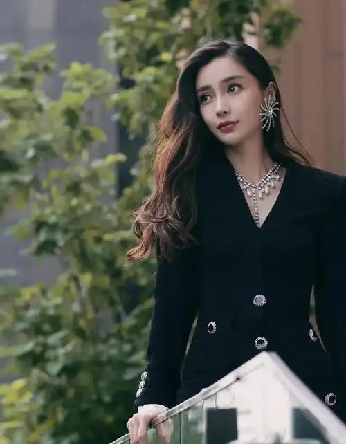 美女壁纸-第2594期-杨颖