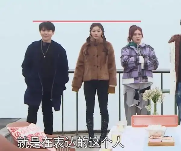 孔雪儿与沈月八厘米身高差太明显在这一期节目当中,尤长靖和孔雪儿就