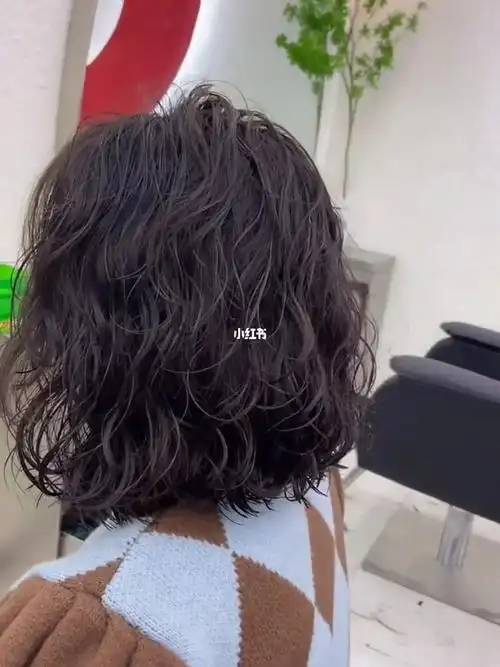 短发蛋蛋卷短发烫发